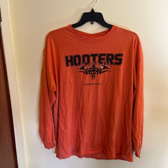 Vintage 90’s Hooters Flames Graphic Long Sleeve Shirt Size Large Orange Delta XL - Picture 1 of 5
